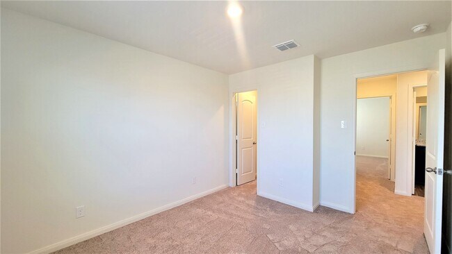 Building Photo - Lovely 2-story 4 bedroom/2.5 bath home in cul-de-sac: easy commute to Ft. Sam Houston, BAMC, and ...