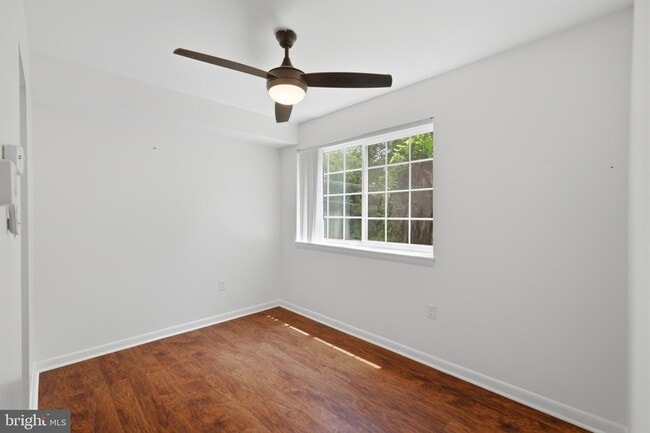 Building Photo - 1521 Colonial Dr