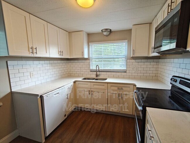 Building Photo - 146 Phoenetia Dr