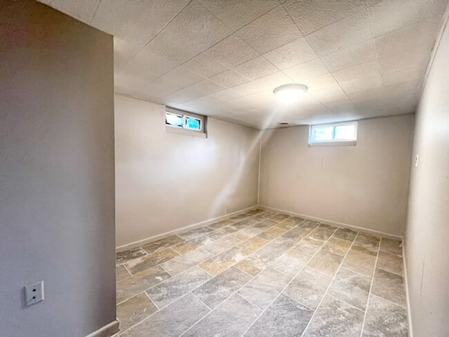 Building Photo - 2/3 BR Massillon Ranch for Rent