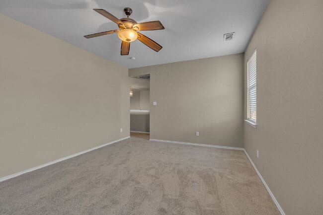 Building Photo - "Luxurious 4-Bedroom, 2.5 Bath Retreat wit...