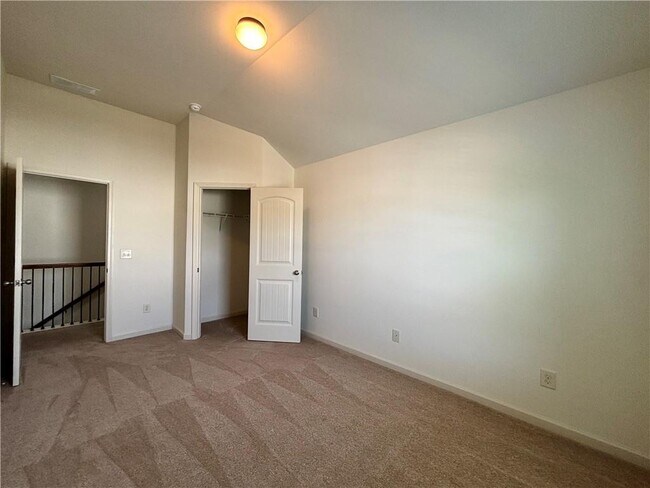 Building Photo - 609 Stonehurst Ln