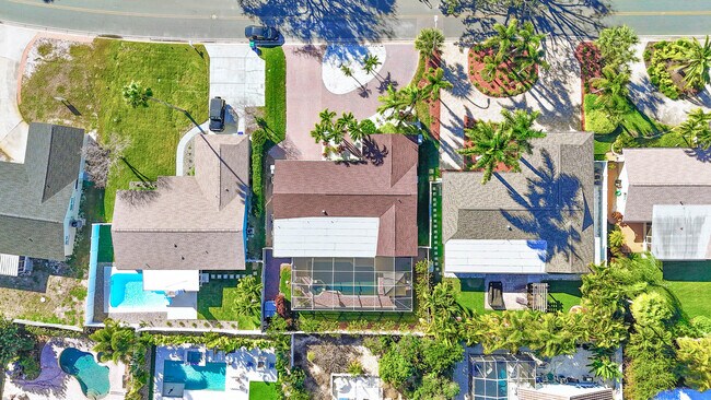 Building Photo - 3003 W Vina Del Mar Blvd