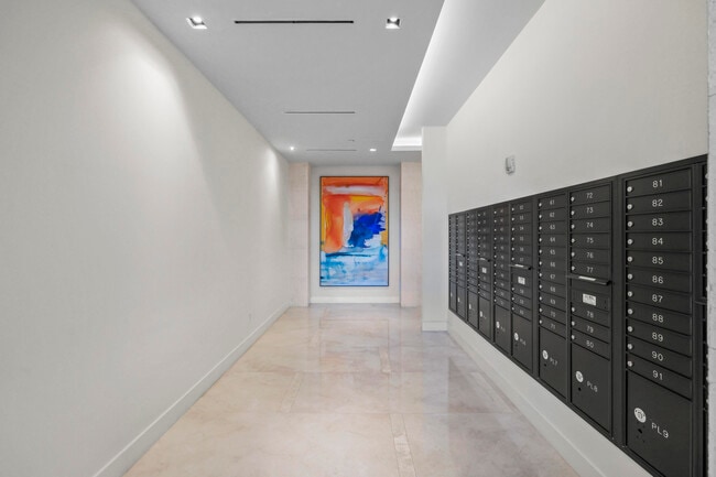 Building Photo - 3100 N Ocean Dr