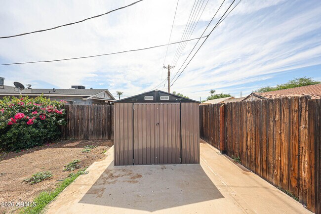 Building Photo - 7014 N 77th Ave