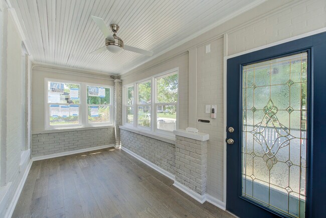 Building Photo - 701 Lincoln St