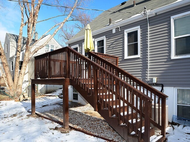 Building Photo - Cute Bungalow