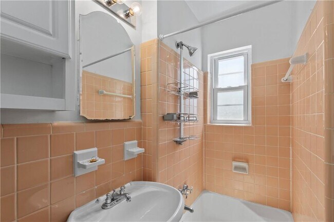 Building Photo - 3660 Peachtree Rd NE