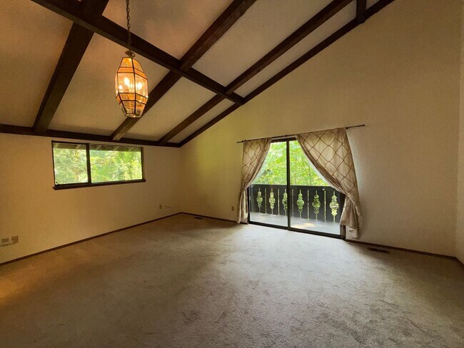 Building Photo - 3 Bed 2.5 Bath in the Heart of Bellevue