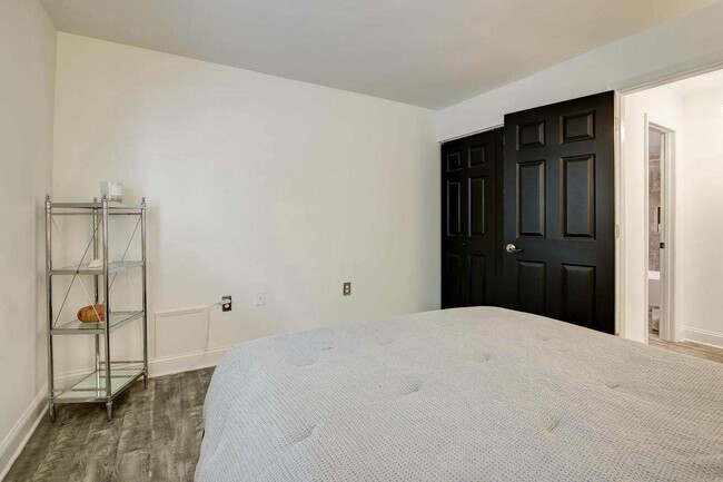 Building Photo - 11408 Cherry Hill Rd