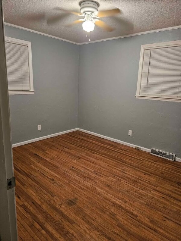 Building Photo - 1421 Woodhaven Rd