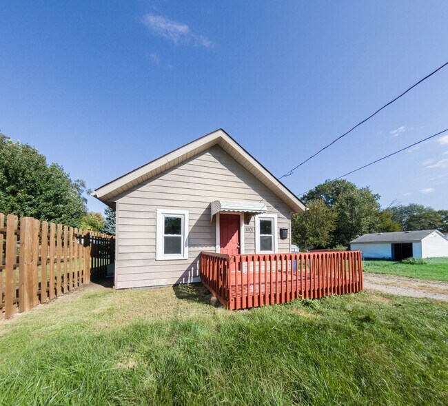 Building Photo - 1001 Maish Ave