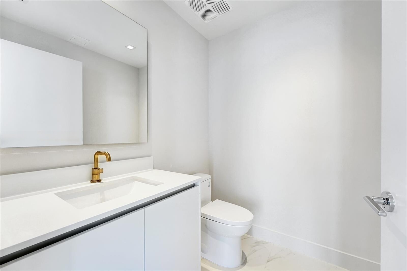 Building Photo - 700 NE 24th St