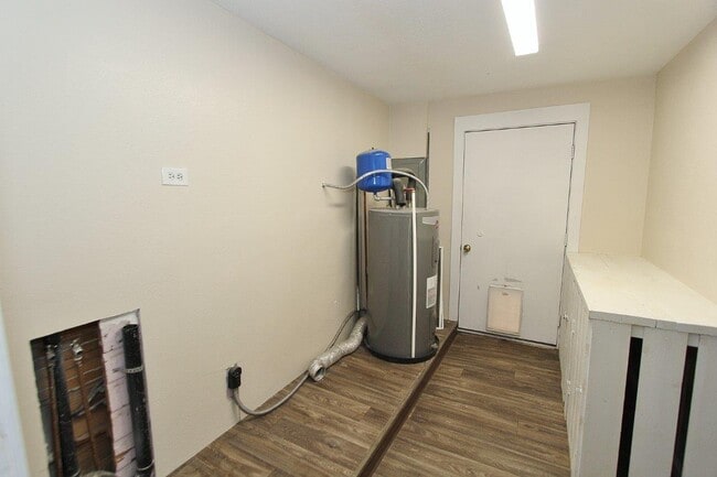 Building Photo - 321 West Blvd. New Plymouth