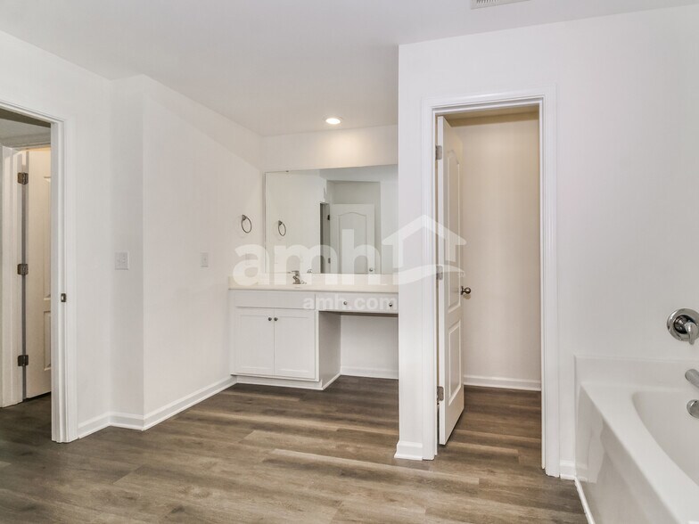 Building Photo - 7117 Spaniel Ct