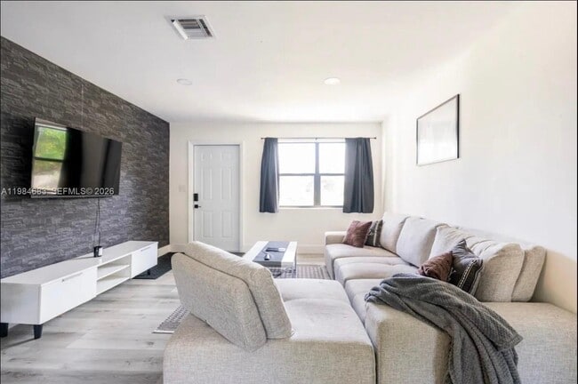 Building Photo - 1200 NW 18th Ct