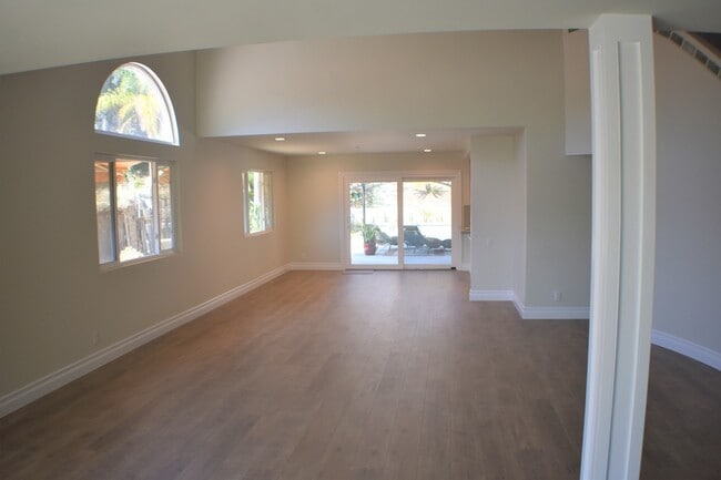 Building Photo - Resort Living in Mission Viejo! Beautiful,...