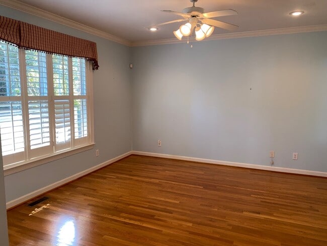 Building Photo - 606 Trillium Ct