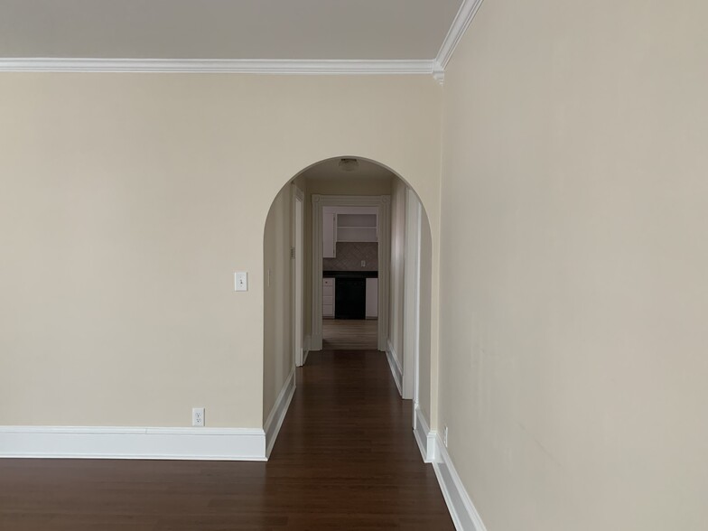 Building Photo - 8 Walnut St