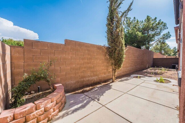 Building Photo - Introducing a 3 Bedroom property nestled i...