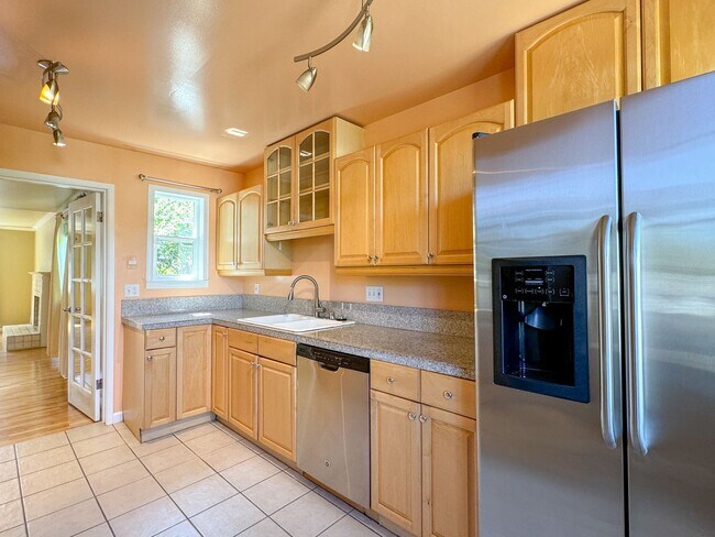 Building Photo - 356 N 77th St