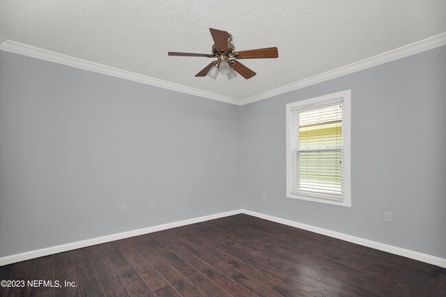 Building Photo - 757 MacKenzie Cir