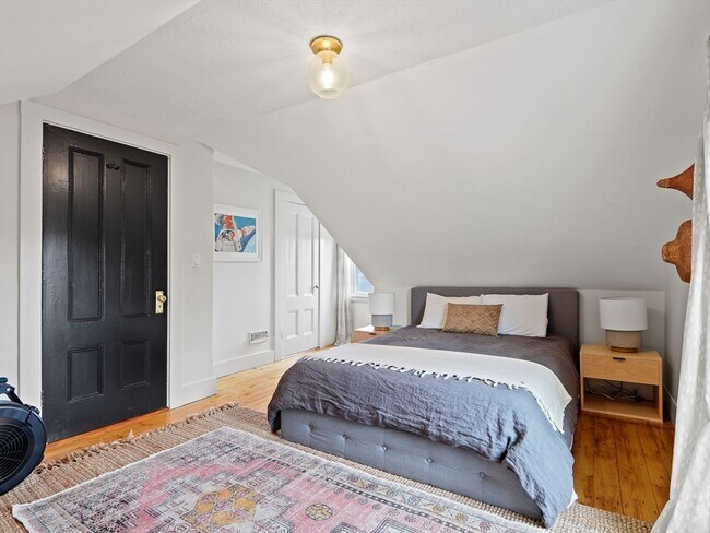 Building Photo - 8 Webster St