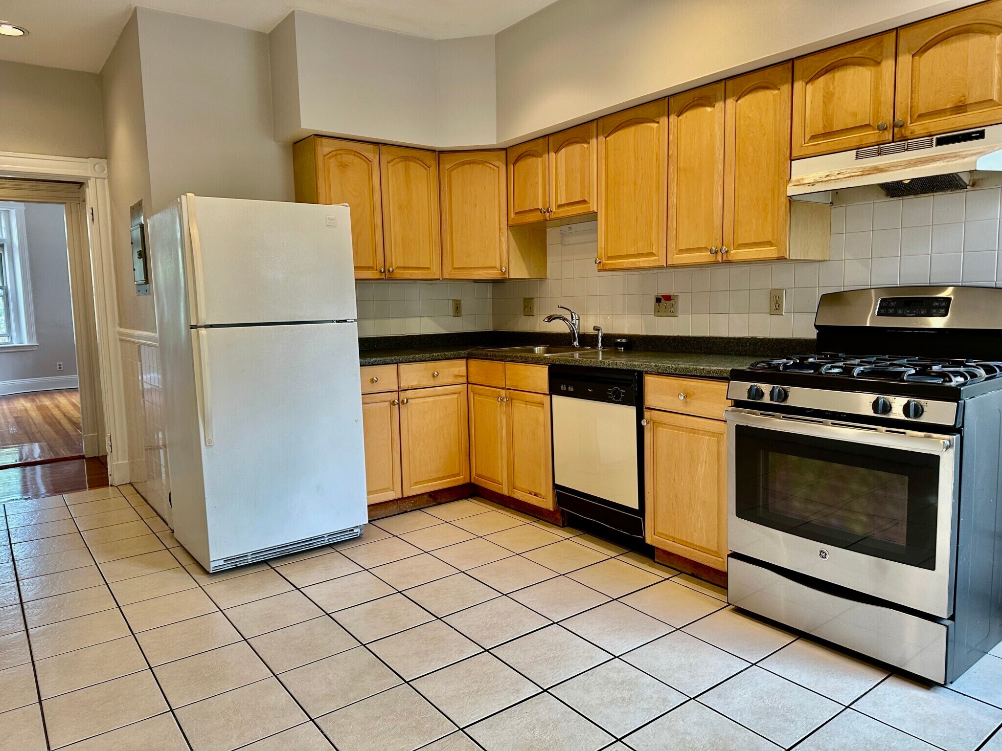 Building Photo - 10 Strathmore Rd