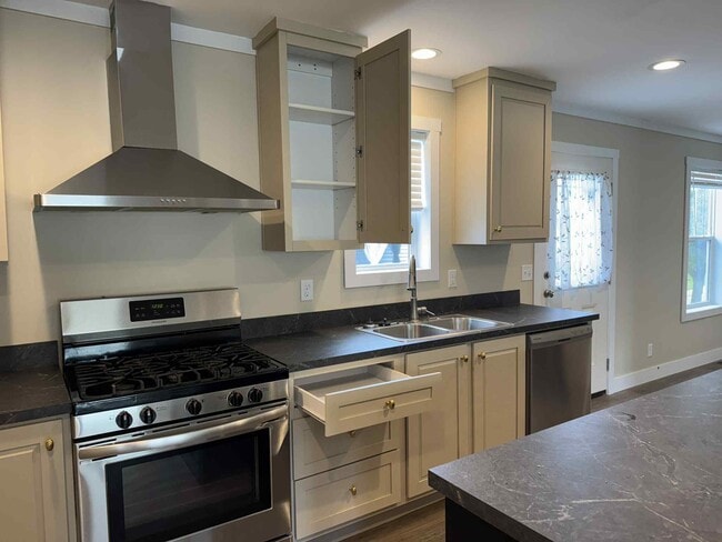 Building Photo - 48571 Lakeview Cir