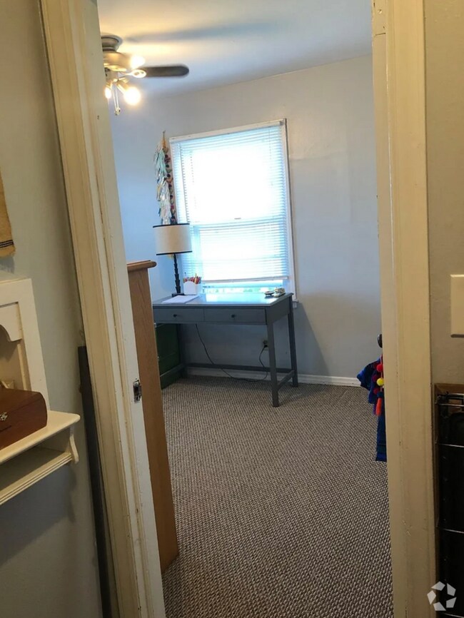 Building Photo - Newly Remodeled