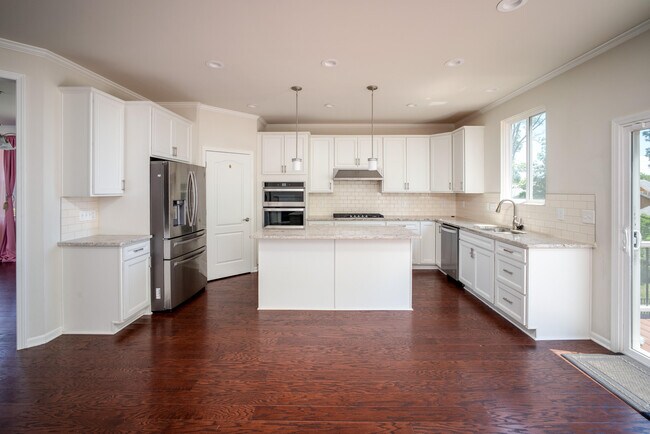 Building Photo - 2825 Dillon Dr