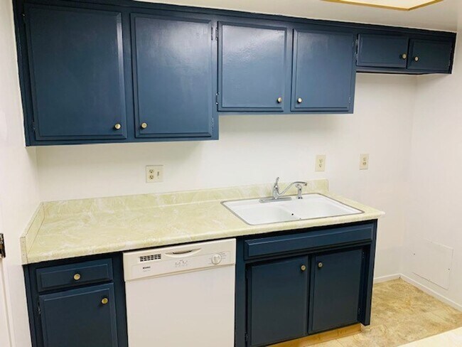 Building Photo - 2 Bedroom 1 Bathroom