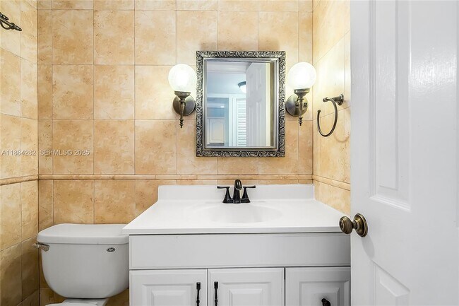 Building Photo - 2025 NE 164th St