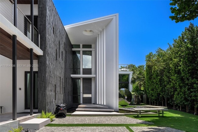 Building Photo - 528 Lakeview Ct