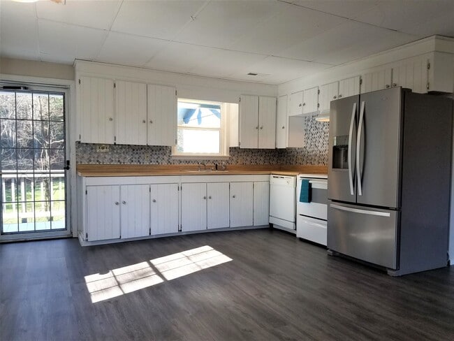 Building Photo - Beautiful 2 Bed Home in Fleetwood!