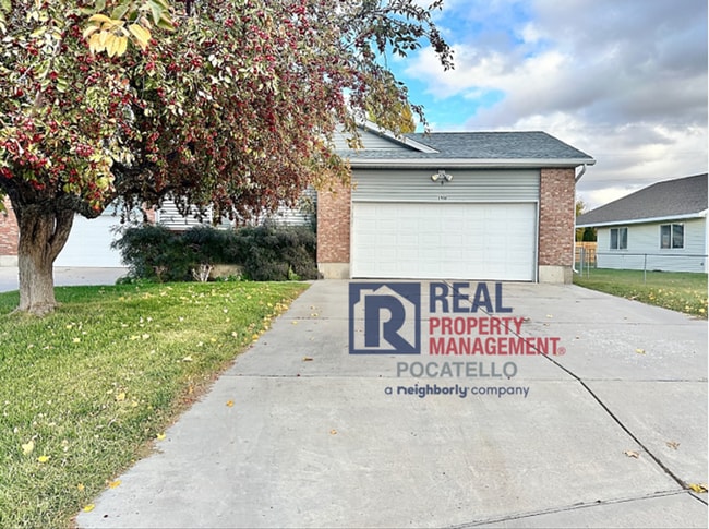 Building Photo - 3 Bed 2.5 Bath Twin Home - Double Car Garage - Small dogs negotiable