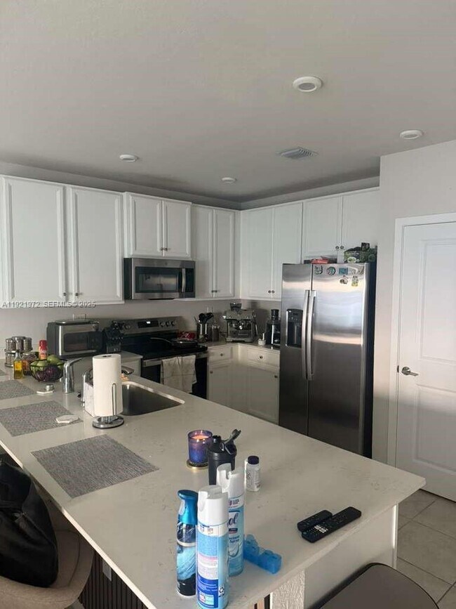 Building Photo - 1020 NW 5th Terrace