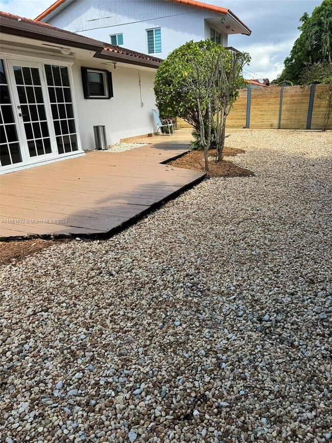 Building Photo - 9110 SW 9th Terrace