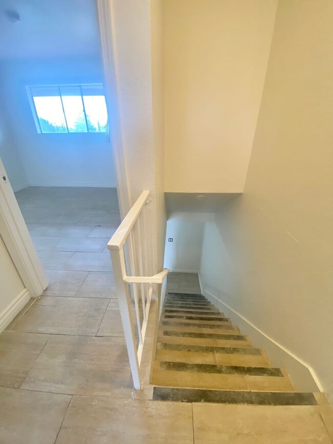 Building Photo - 16046 Wyandotte St