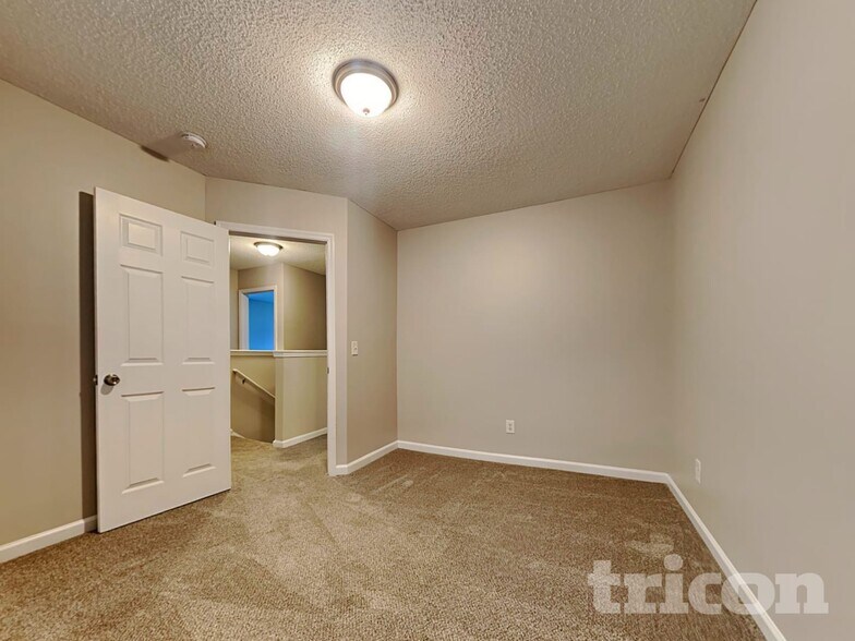 Building Photo - 76 Springway Dr