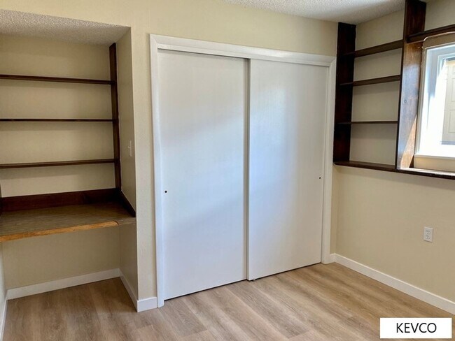 Building Photo - Sprawling Four Bedroom Home