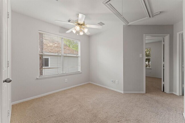 Building Photo - 43 W Gaslight Pl