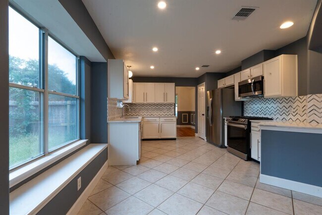 Building Photo - 17002 Analisa Cir