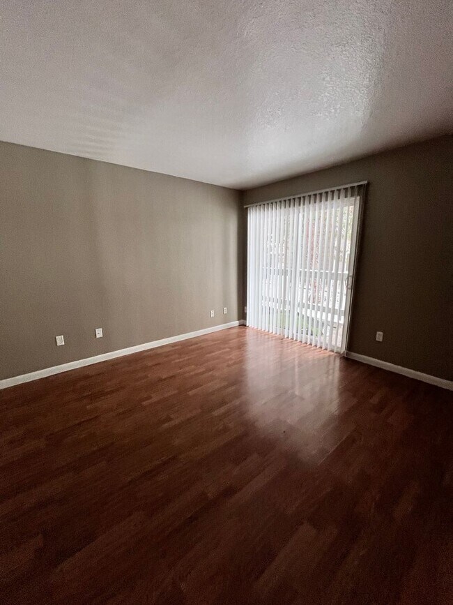 Building Photo - Large 3-bedroom 2 Bathroom in Robinwood! **Special**
