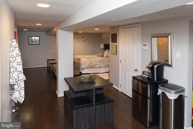 Building Photo - 1133 Morse St NE