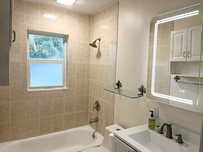 Building Photo - 2631 SW 4th St