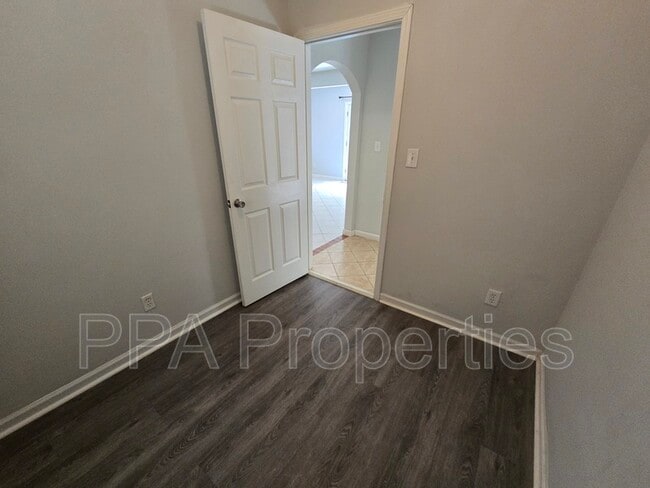 Building Photo - 7122 Ramblewood Dr