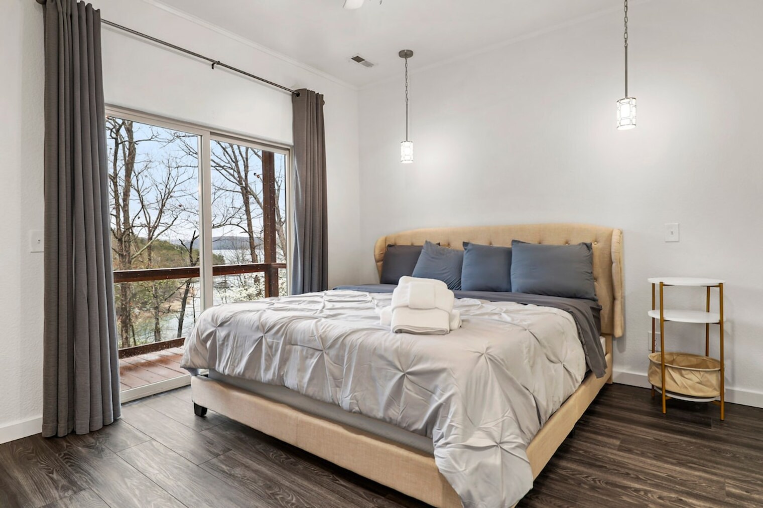 Building Photo - 211 Lakeshore Dr