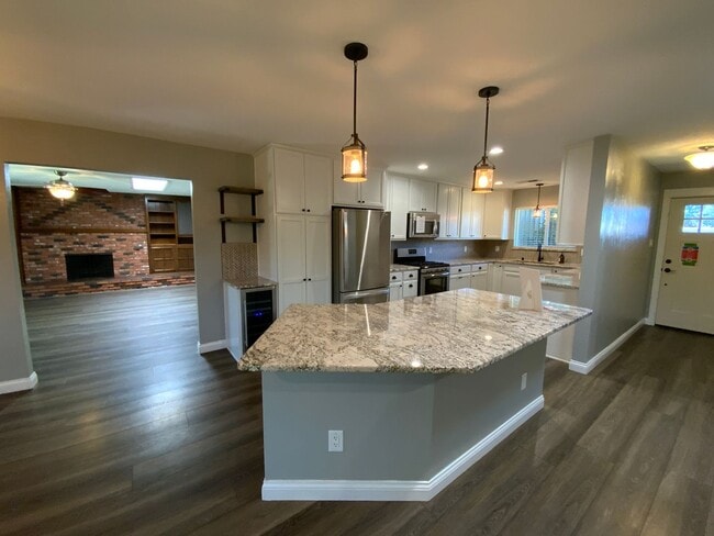 Building Photo - 3 Bedroom Single Story Home Available Near Louisiana Blvd NE & Candelaria Rd NE!