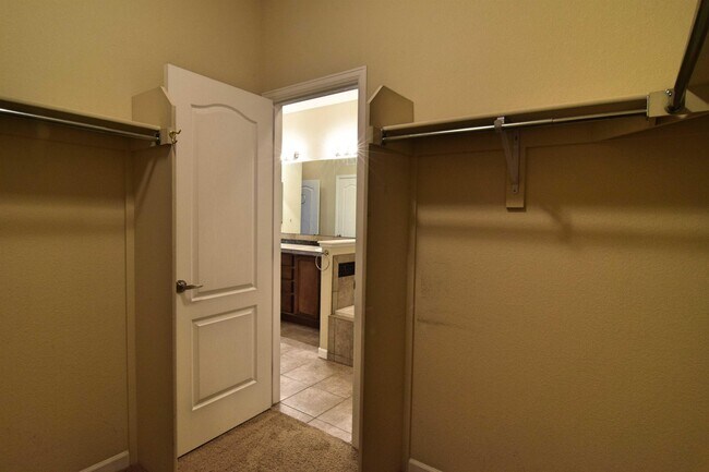 Building Photo - 6242 Kilmer Loop